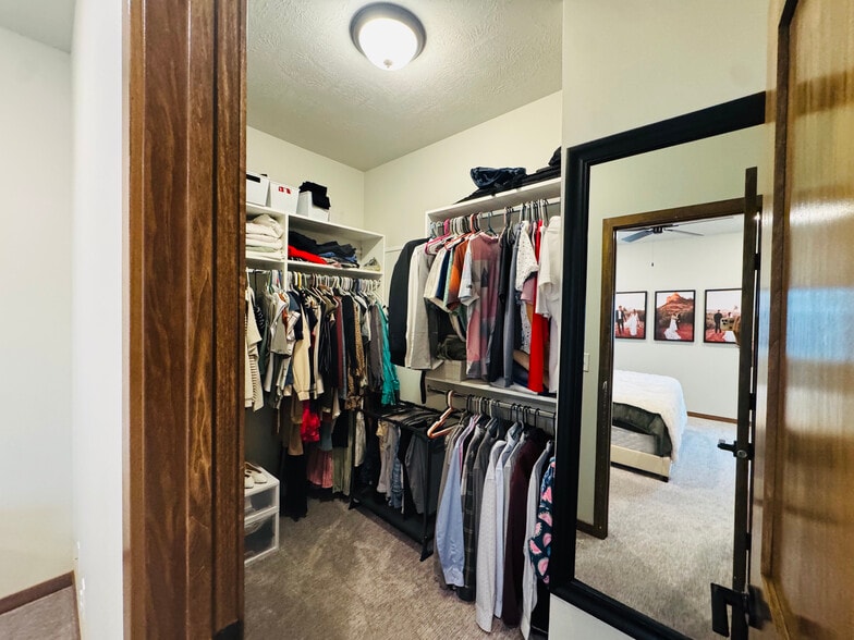 Building Photo - 5513 S Dubuque Ave