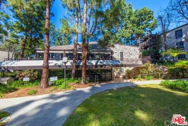 Building Photo - 7765 W 91st St