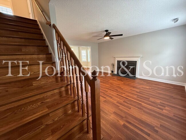 Building Photo - Spacious 3 Bedroom Home with Primary Suite on Main Level in Camden Forest