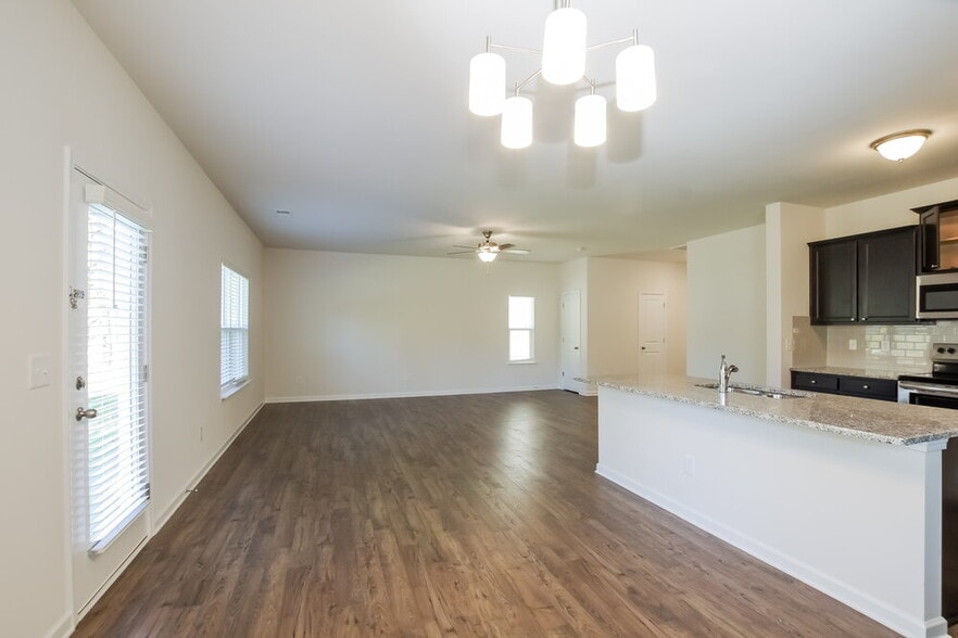 Building Photo - 4425 Drifter Dr