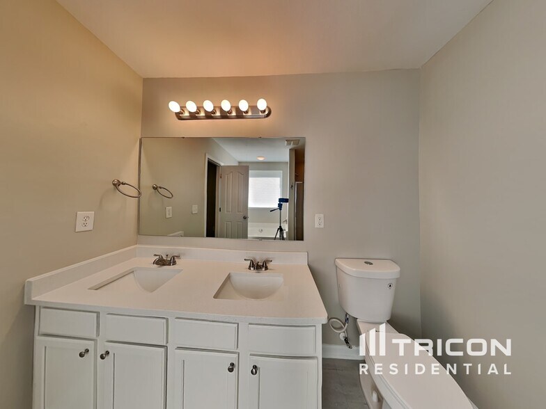 Building Photo - 7120 Winding Cedar Tr