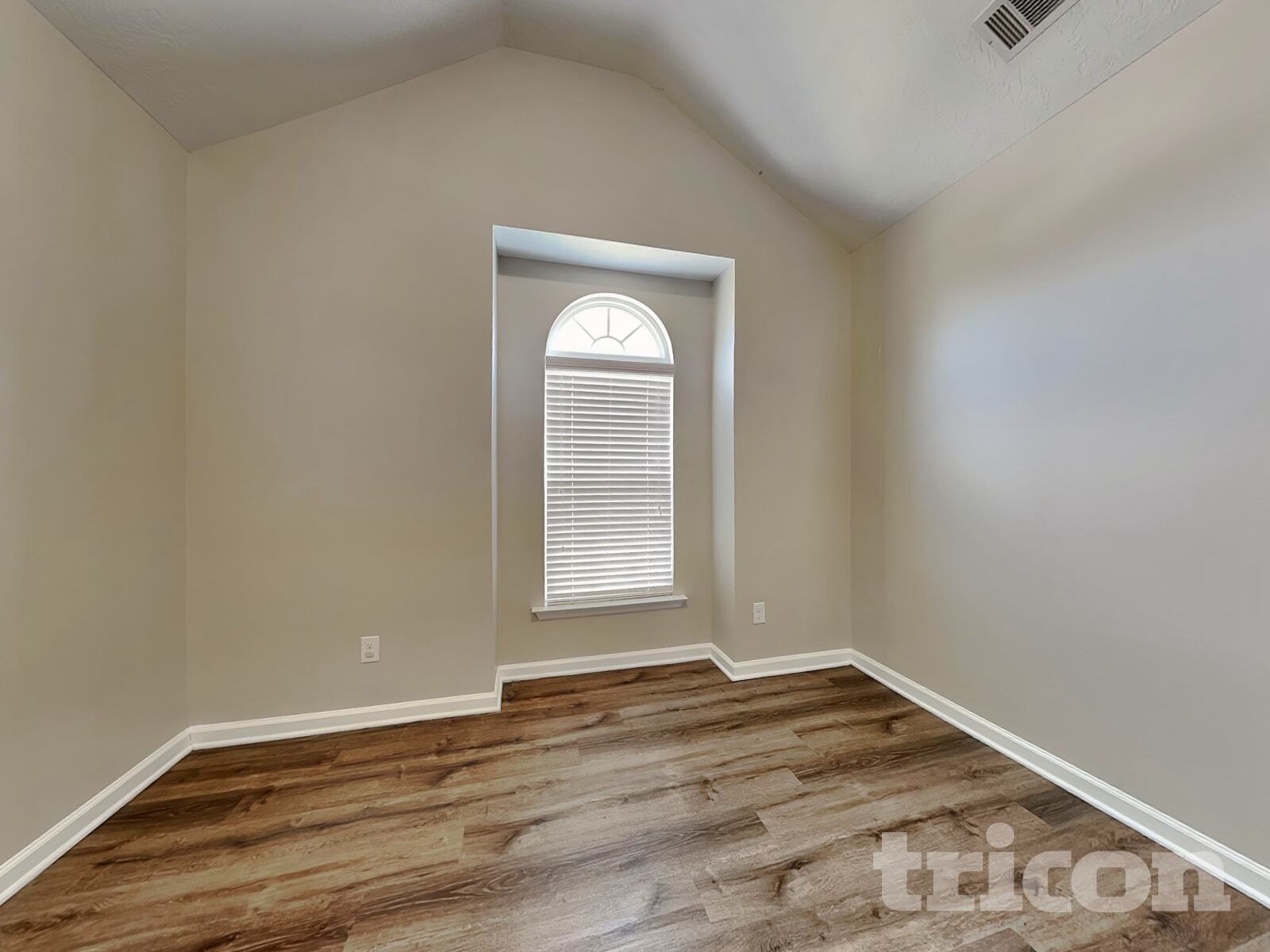 Building Photo - 1329 Royal Oak St