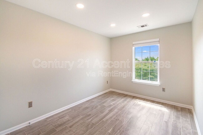 Building Photo - 5522 Jowett Ct
