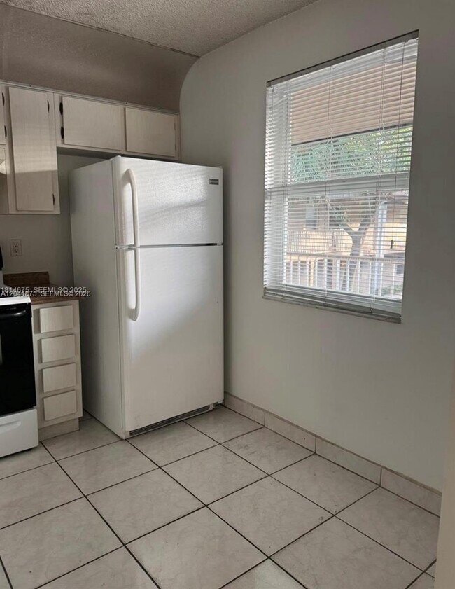 Building Photo - 8750 Royal Palm Blvd