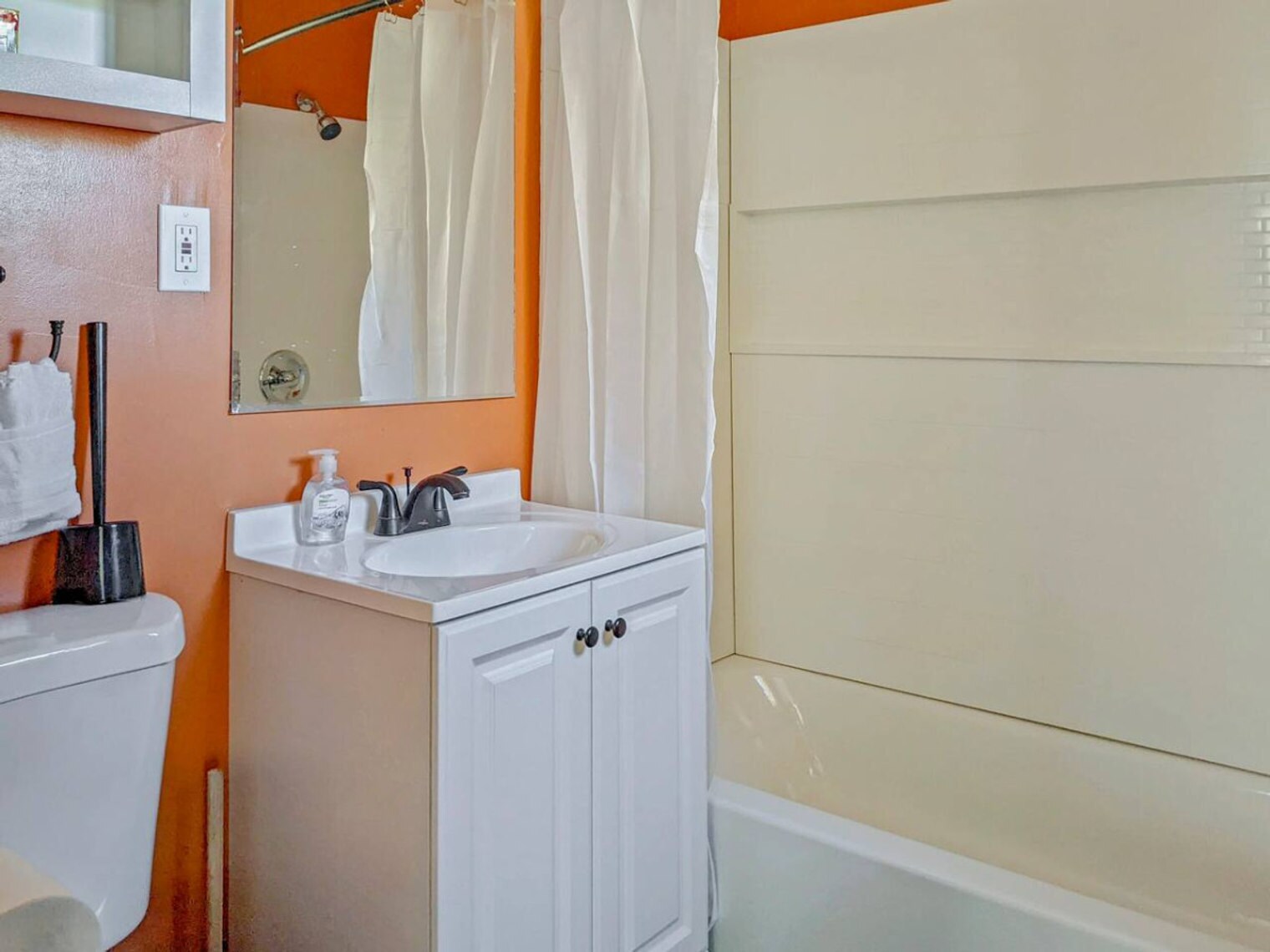 Building Photo - 169 E 100 N