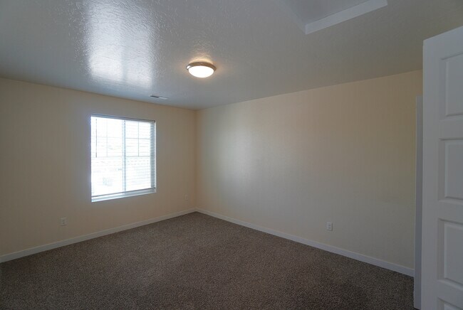Building Photo - 3061 W Silver River St