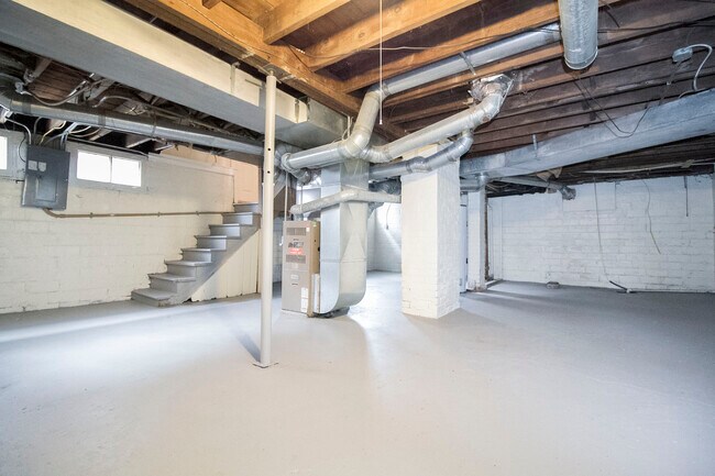 Building Photo - 2122 Airport Hwy