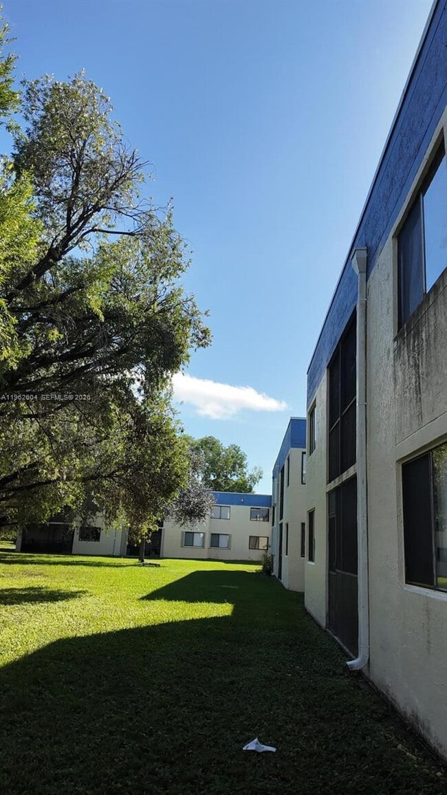 Building Photo - 177 Lakeview Dr