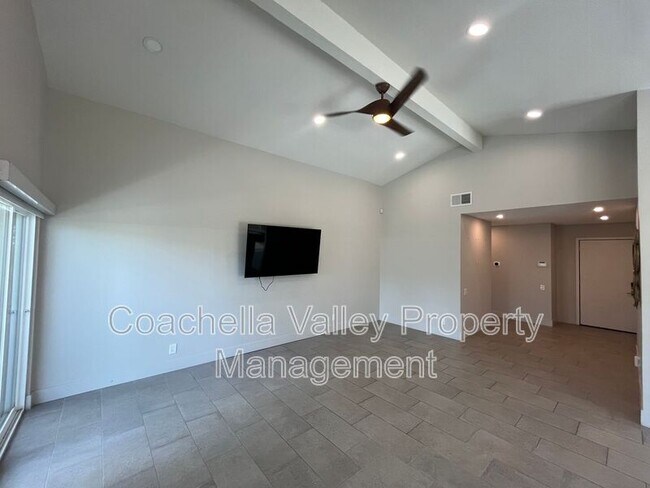 Building Photo - 835 Nueva Vista Dr S
