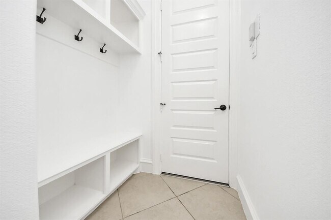 Building Photo - 3711 Meandering Spring Dr