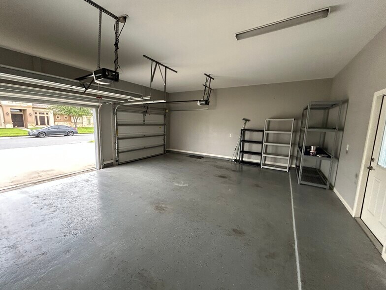 Building Photo - 4105 Lake View Dr