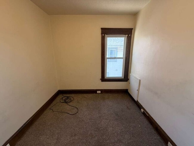 Building Photo - 4 BED 1 BATH SINGLE FAMILY HOME IN CLEVELAND!