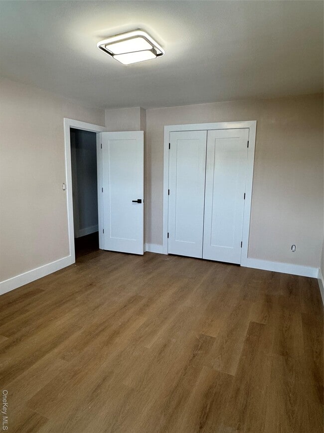 Building Photo - 15 Valerie Dr