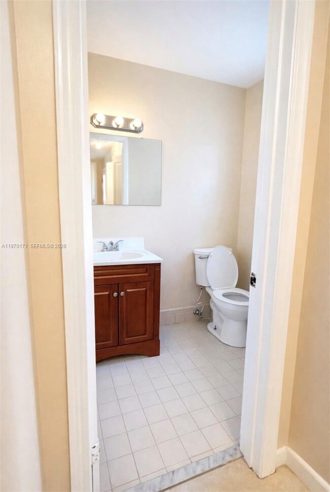 Building Photo - 948 SW 74th Ave