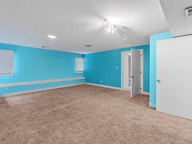 Building Photo - 9000 Big Canon Pl