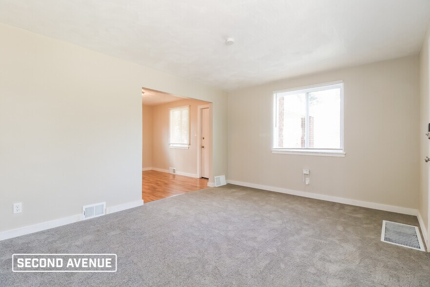 Building Photo - 701 Crestview Dr