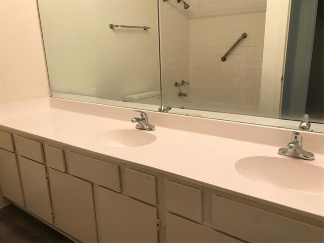 Building Photo - 2211 S Braeswood Blvd