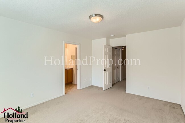 Building Photo - Spacious 3-Bedroom Home with High Ceilings...