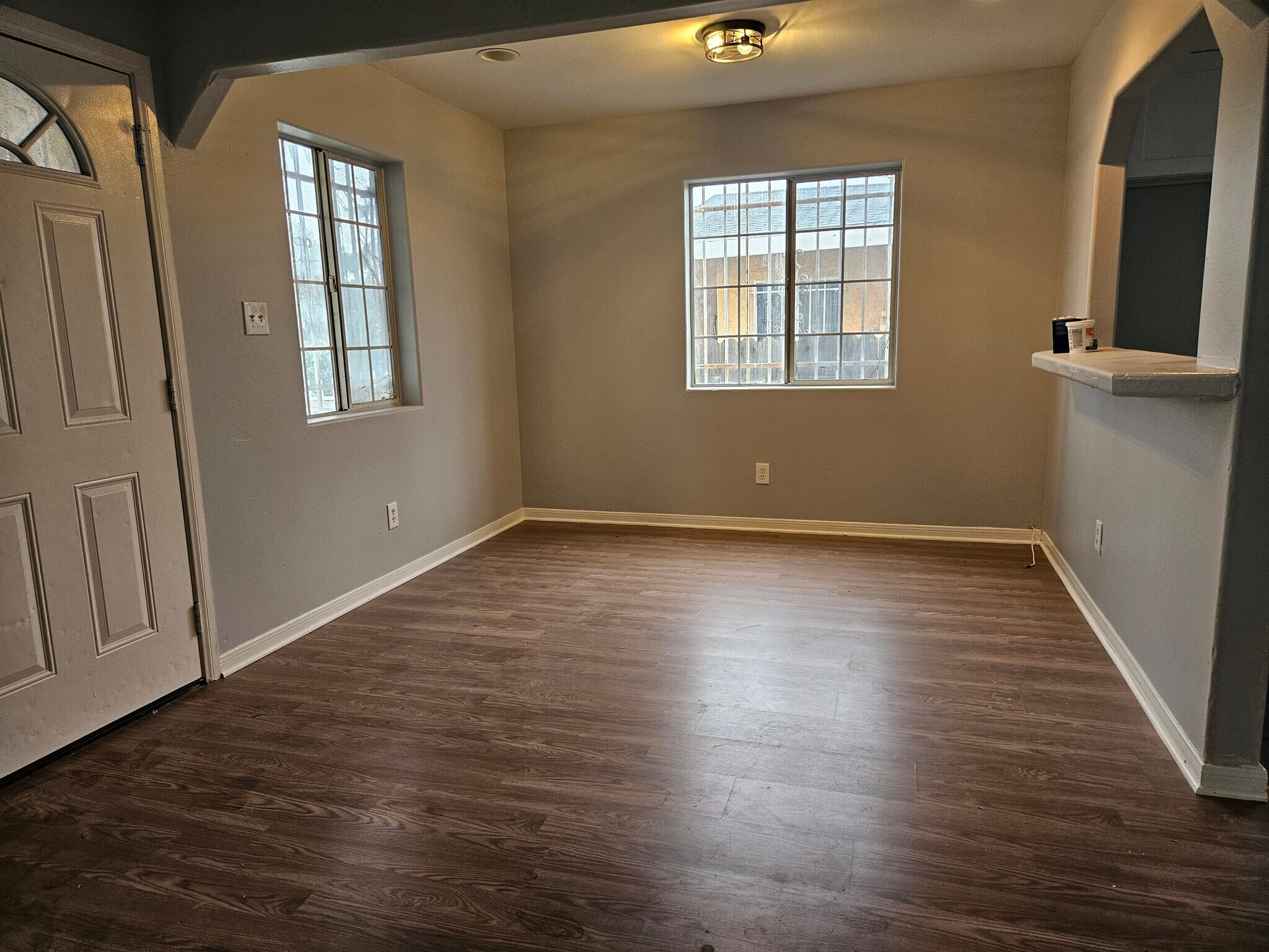 Building Photo - 1539 W 58th St