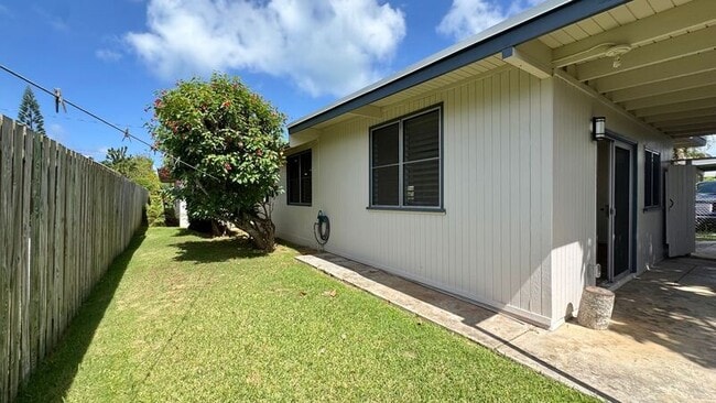 Building Photo - 421C Olomana St