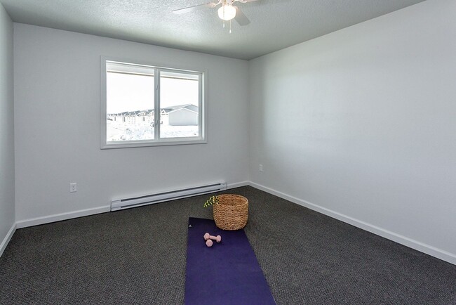 Building Photo - 3 Bedroom, Single-story Townhomes for rent in Marshalltown, IA