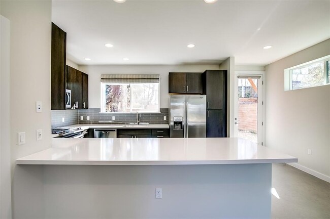 Building Photo - 3211 Aldwyche Dr