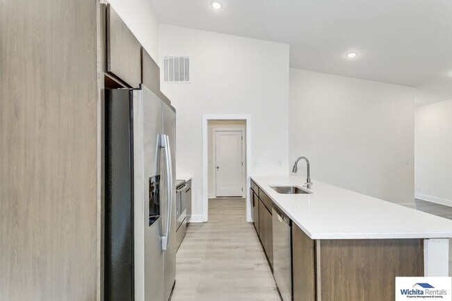 Building Photo - Newer 3 bedroom 2 bath duplex SE Wichita