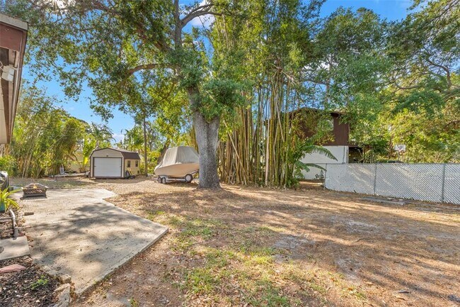 Building Photo - 320 Lake Maggiore Blvd S