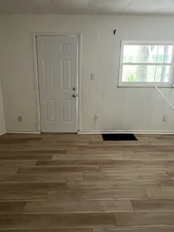 Building Photo - 225 Suncrest St