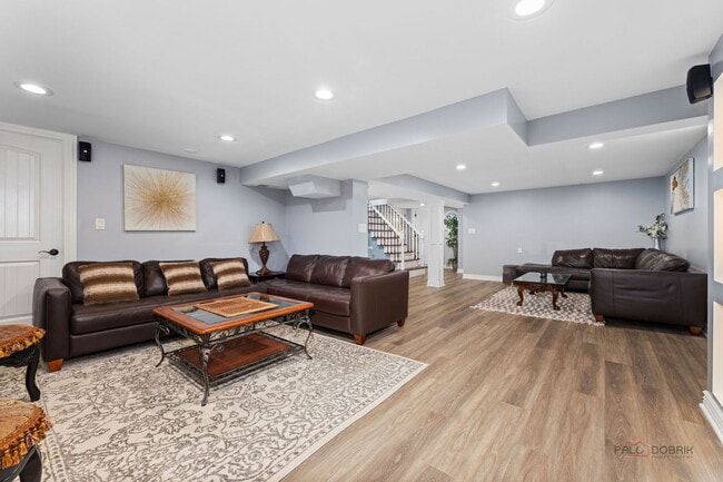 Building Photo - 7630 N Oleander Ave