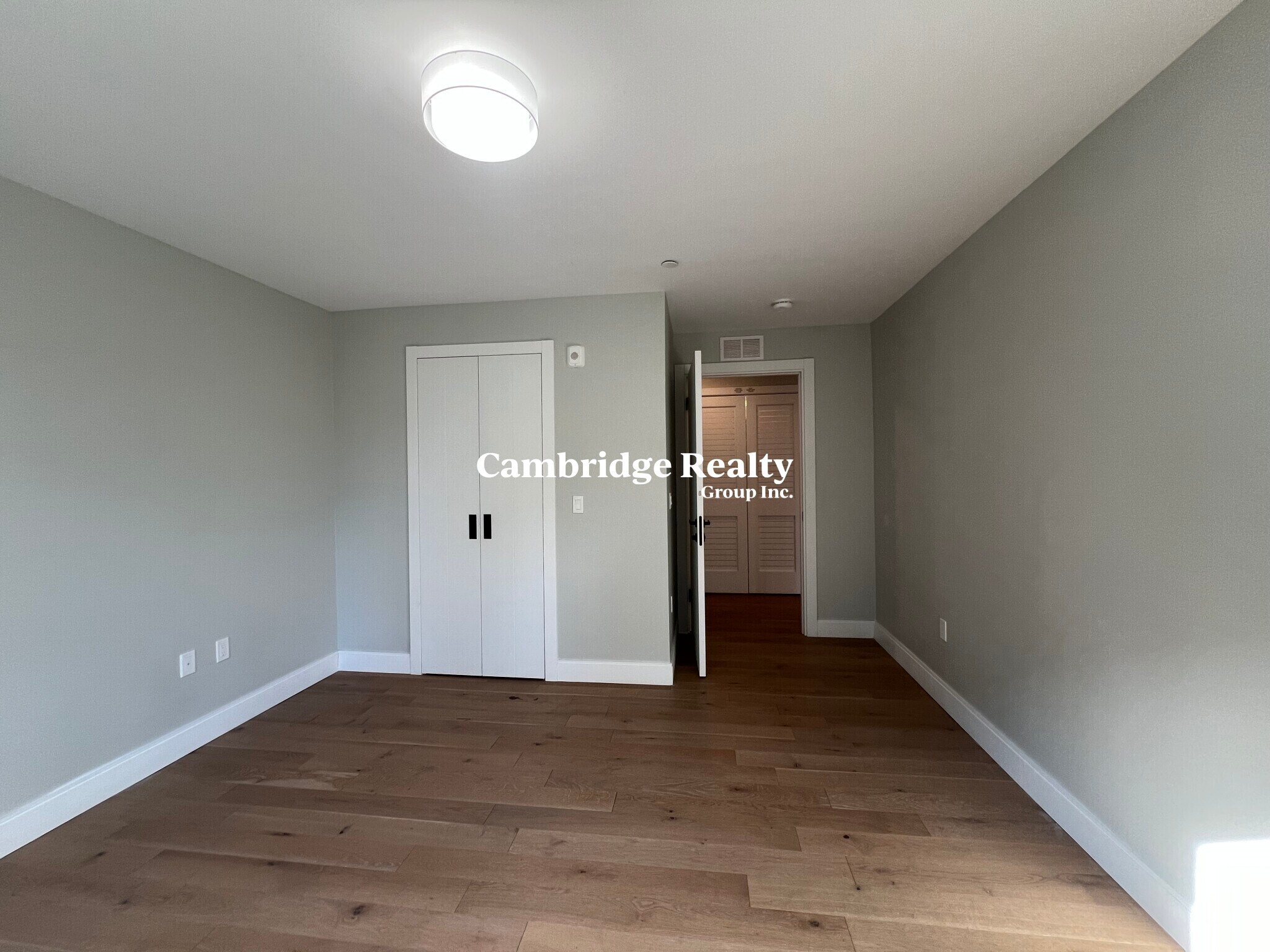 Building Photo - 8 Central St