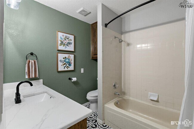 Building Photo - 1510 Bentwood Dr