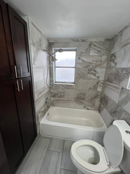 Building Photo - 5333 Pasadena Dr