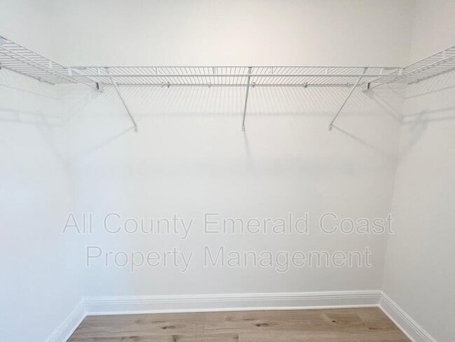 Building Photo - 10 Redbird Lp