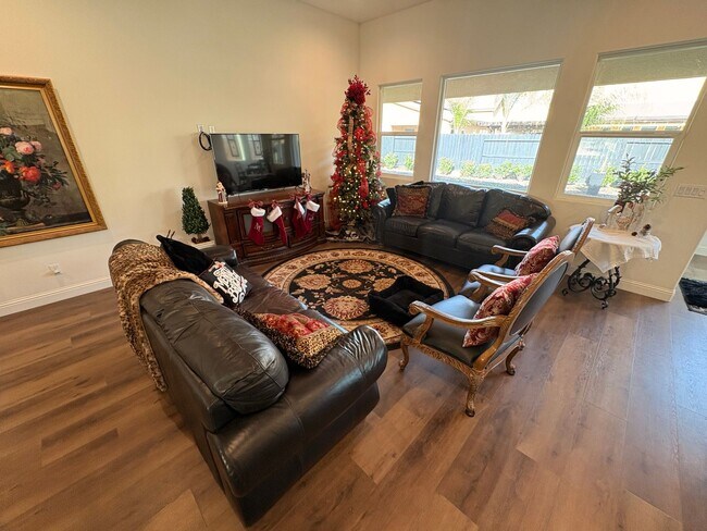 Building Photo - Beautiful 4 bedroom home for rent in Visalia, CA