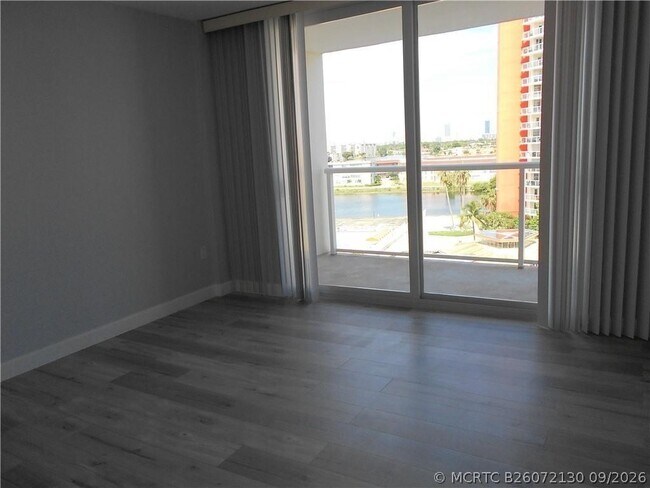 Building Photo - 1301 NE Miami Gardens Dr