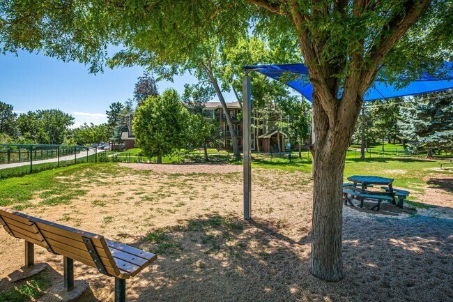 Building Photo - 2800 Kalmia Ave