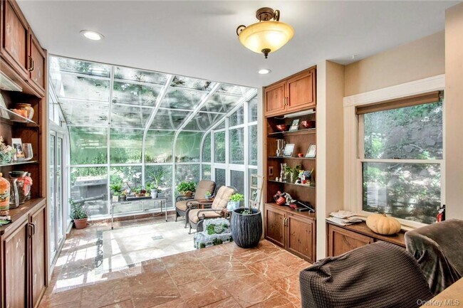 Building Photo - 67 River Rd