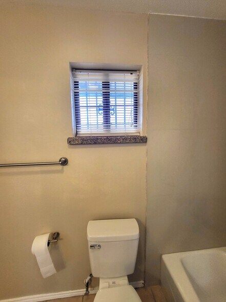 Building Photo - 2401 S Jackson Rd