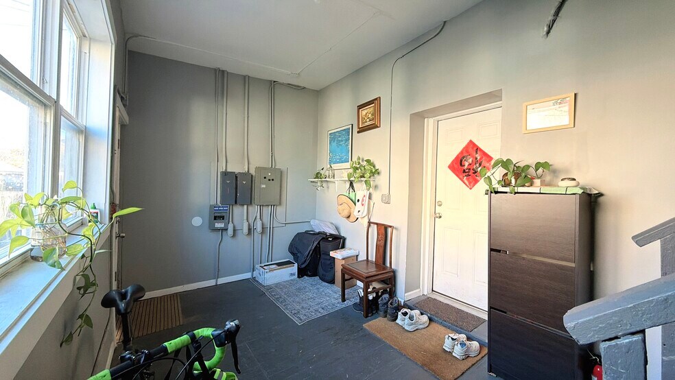 Spacious Mudroom Ideal for Storing Bikes and Outdoor Equipment - 1032 W 31st Pl