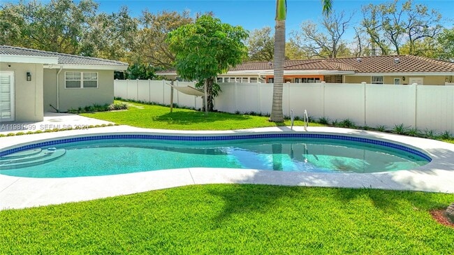 Building Photo - 2533 NE 21st Terrace