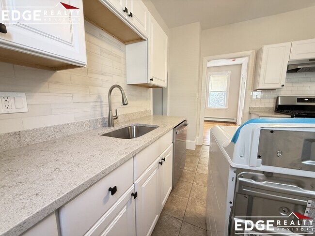 Building Photo - 49 Gardena St