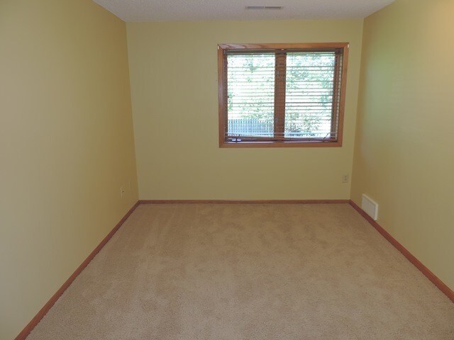 Building Photo - SUBLEASE AVAILABLE NOW
