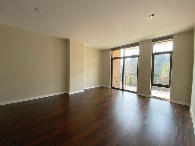 Building Photo - Fantastic 11th Floor Westerly Condo with C...