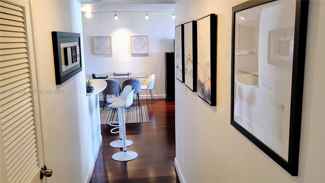 Building Photo - 1500 Bay Rd