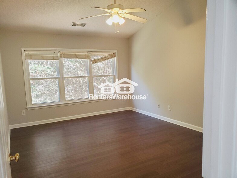 Building Photo - 2706 Cottesford Dr SE