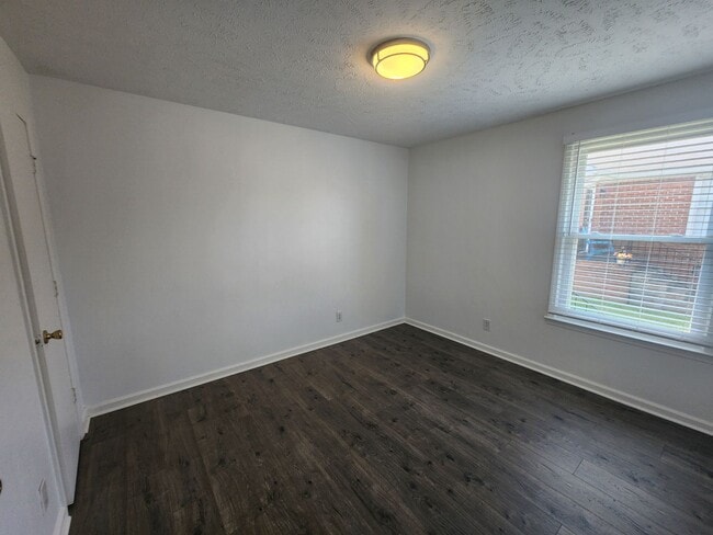 Building Photo - Quaint Sylvan Heights Duplex