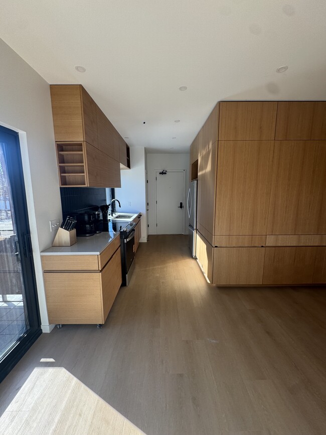 Building Photo - 815 Moro St