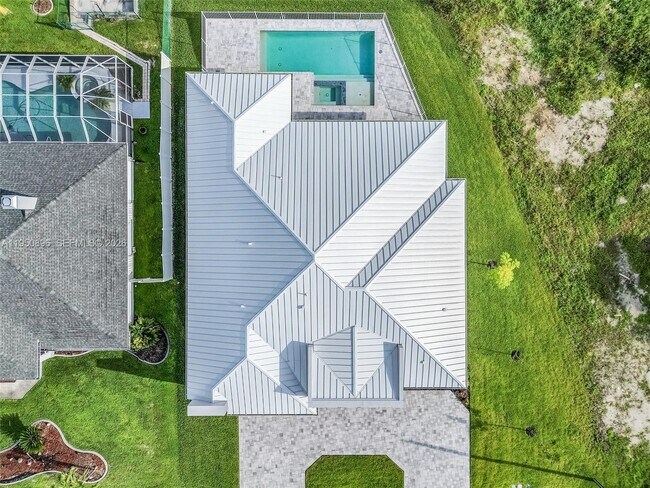 Building Photo - 2207 SW 32nd St