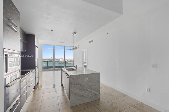 Building Photo - 900 Biscayne Blvd